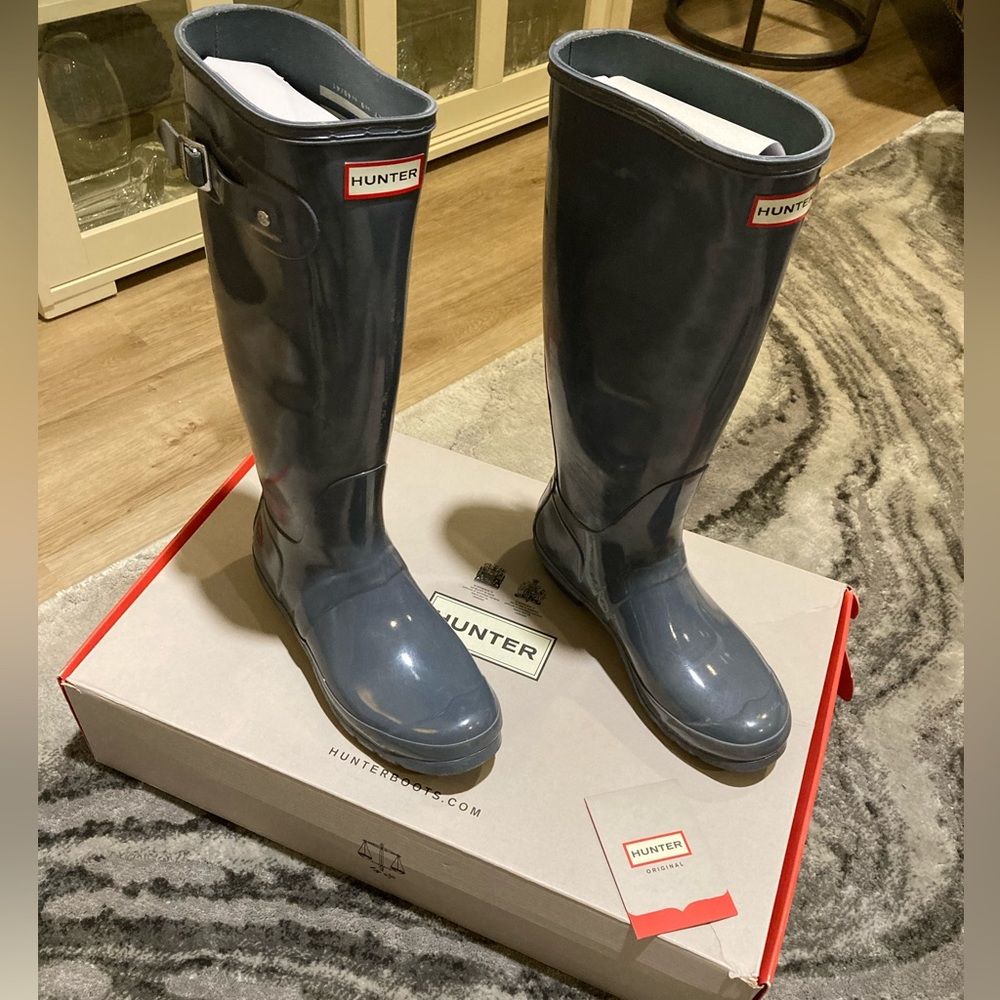 Woman’s Hunter tall boots gloss grey size 9